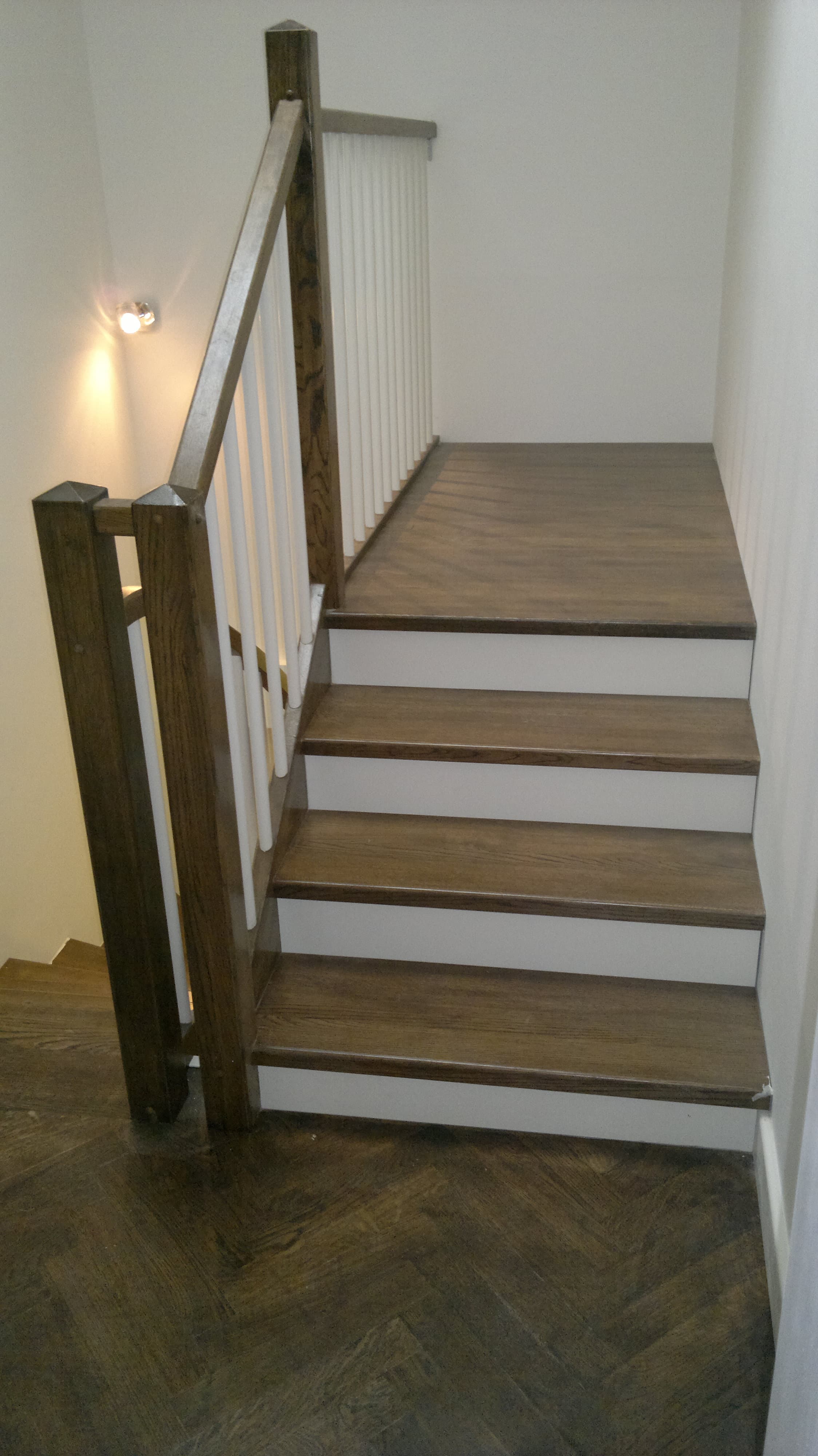 Schodiště se zábradlím