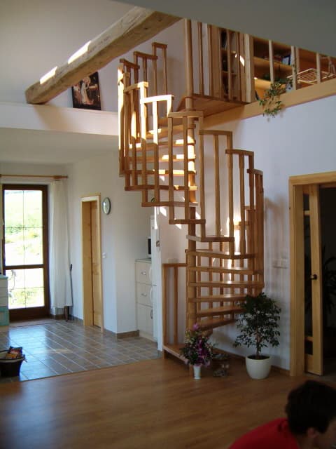 Schodiště s podestou